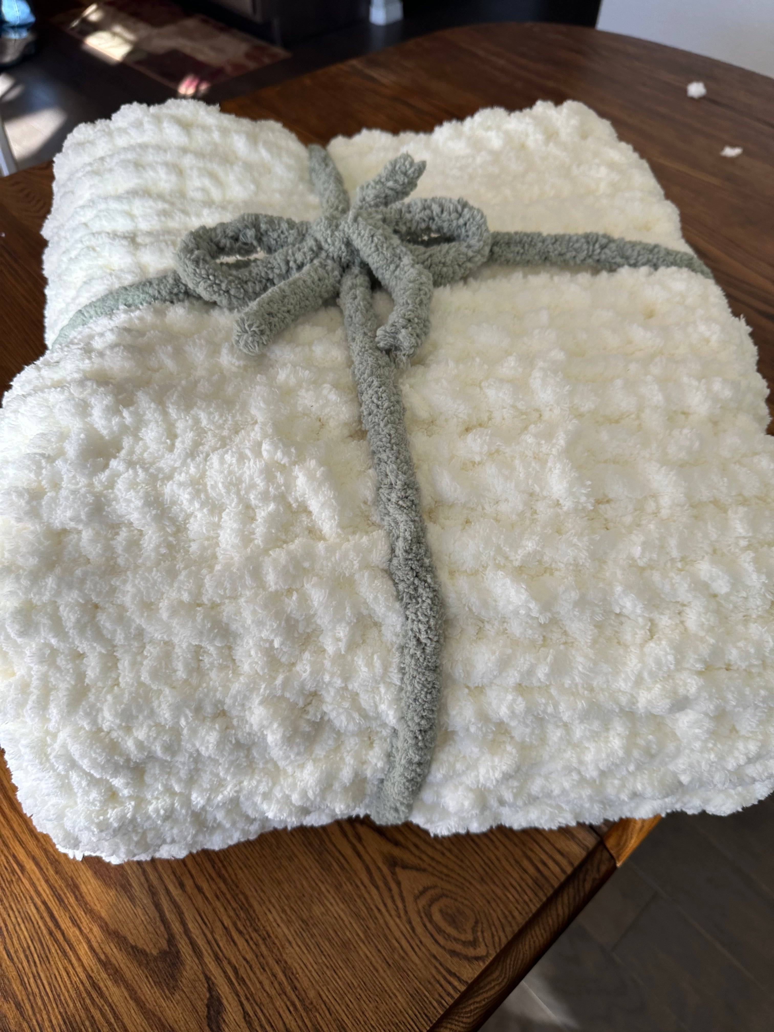 Finger-Knitted Chenille Chunky Blanket